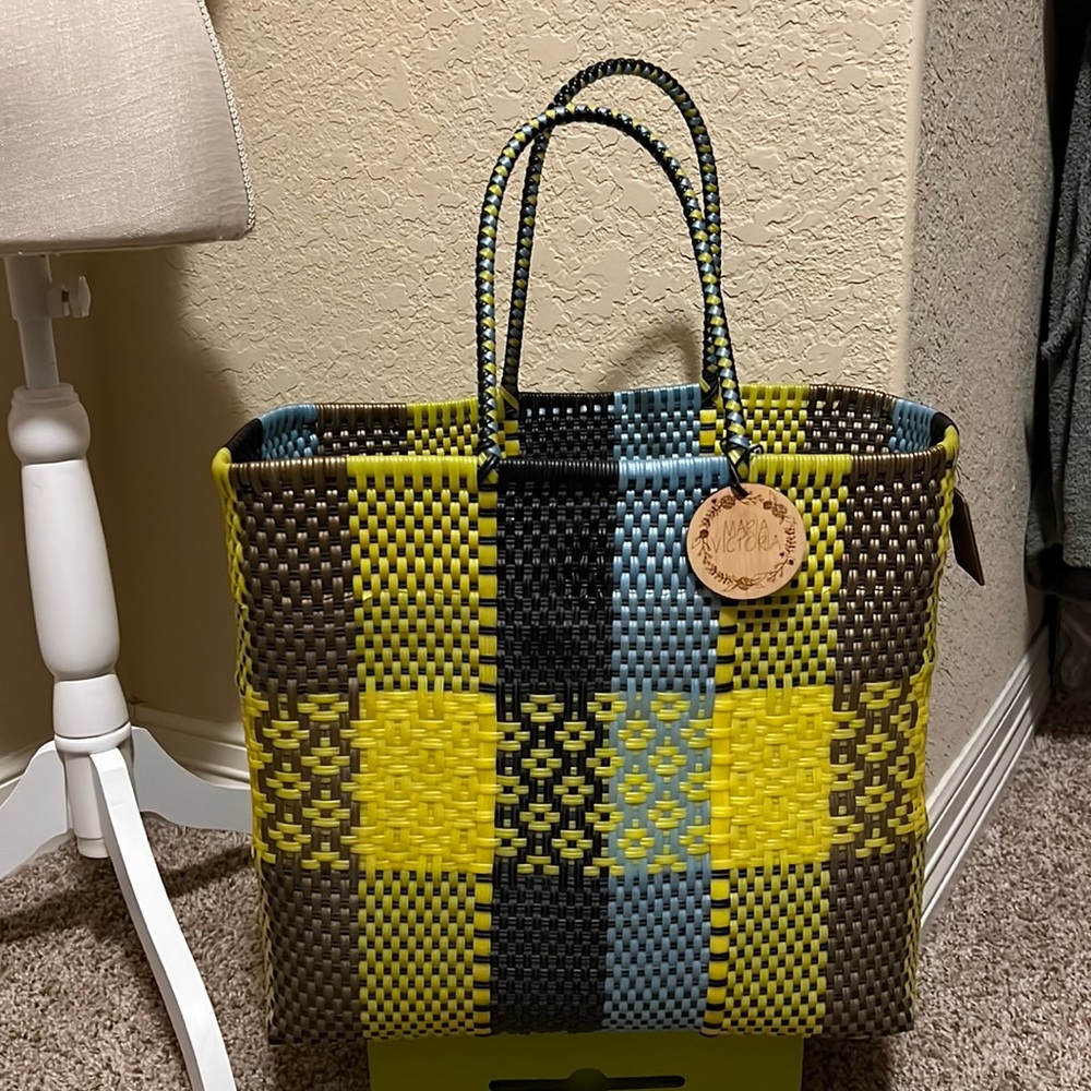 Large Basket / Bag by Maria Victoria- Recycle Bag. New with tag. Handmade Mexico